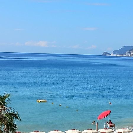Tramonto Sul Mare - Sea Suite سافونا المظهر الخارجي الصورة