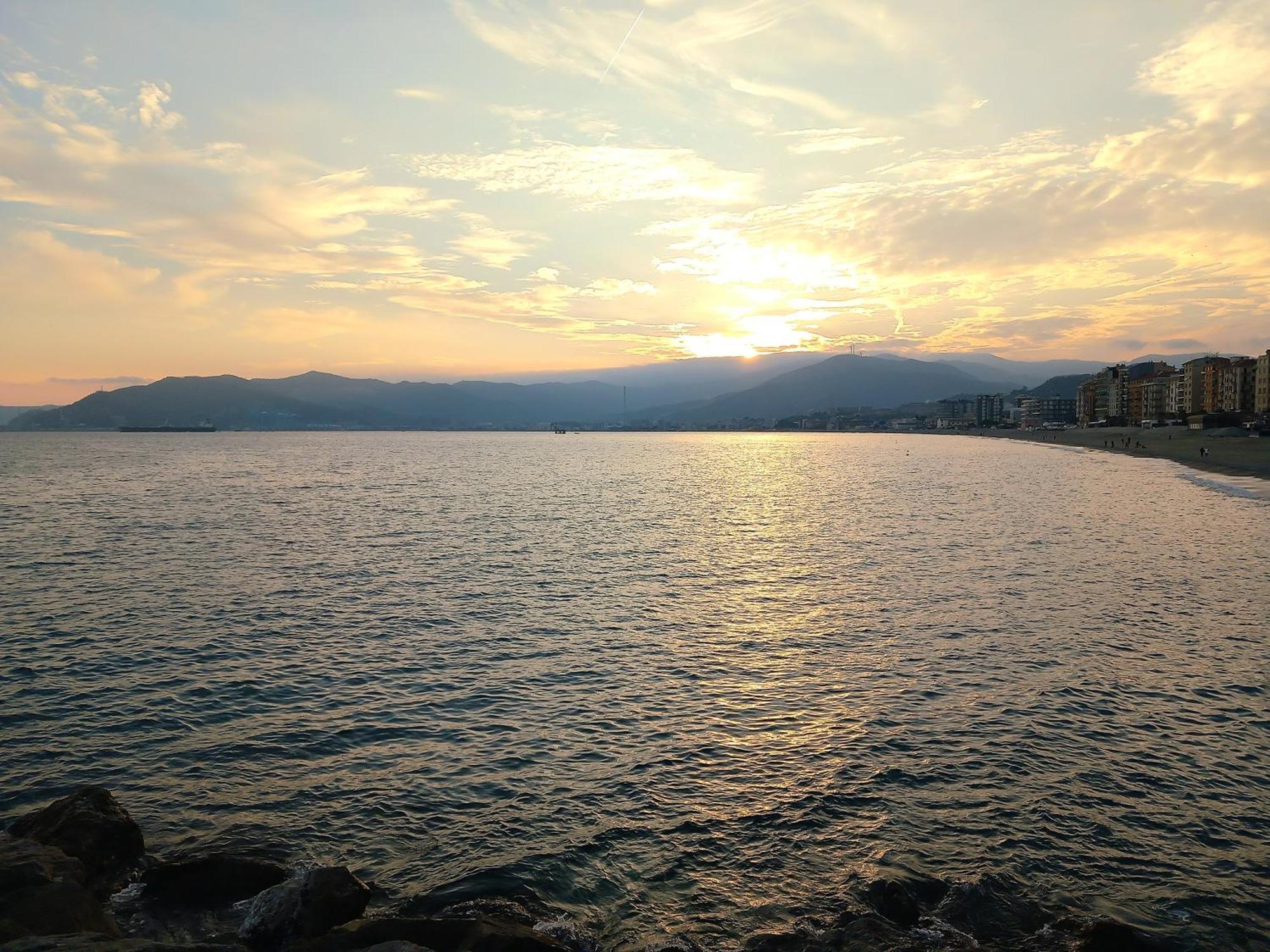 Tramonto Sul Mare - Sea Suite سافونا المظهر الخارجي الصورة