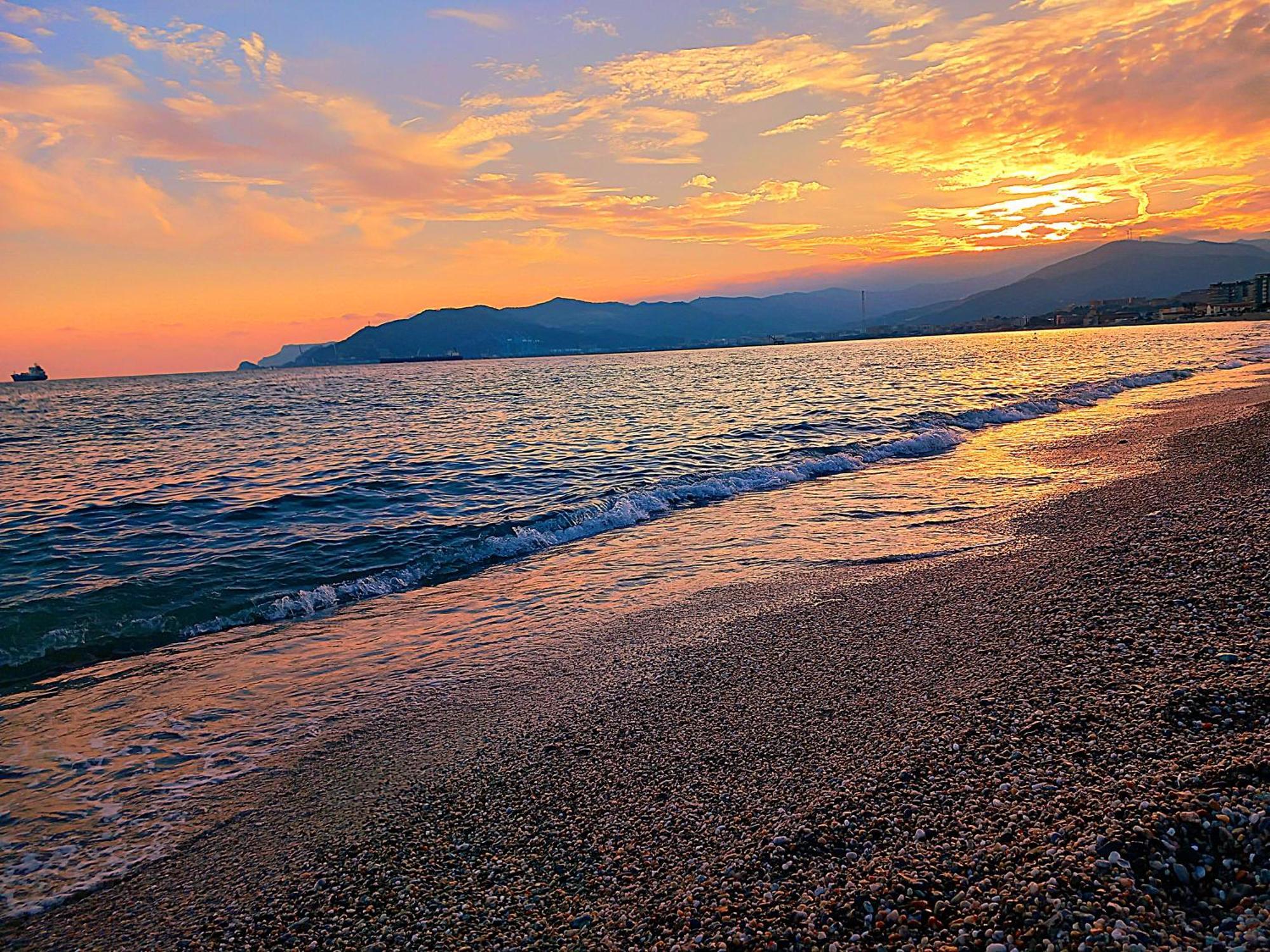 Tramonto Sul Mare - Sea Suite سافونا المظهر الخارجي الصورة