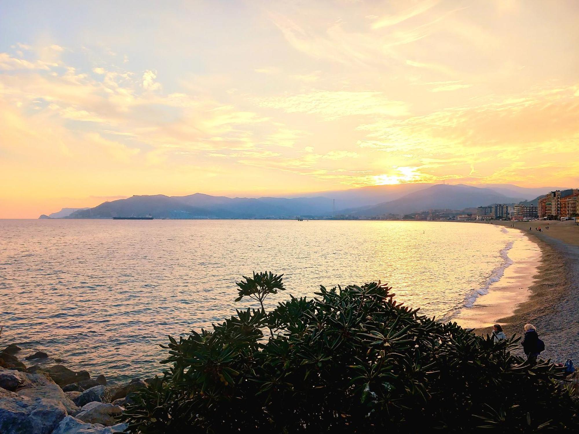 Tramonto Sul Mare - Sea Suite سافونا المظهر الخارجي الصورة
