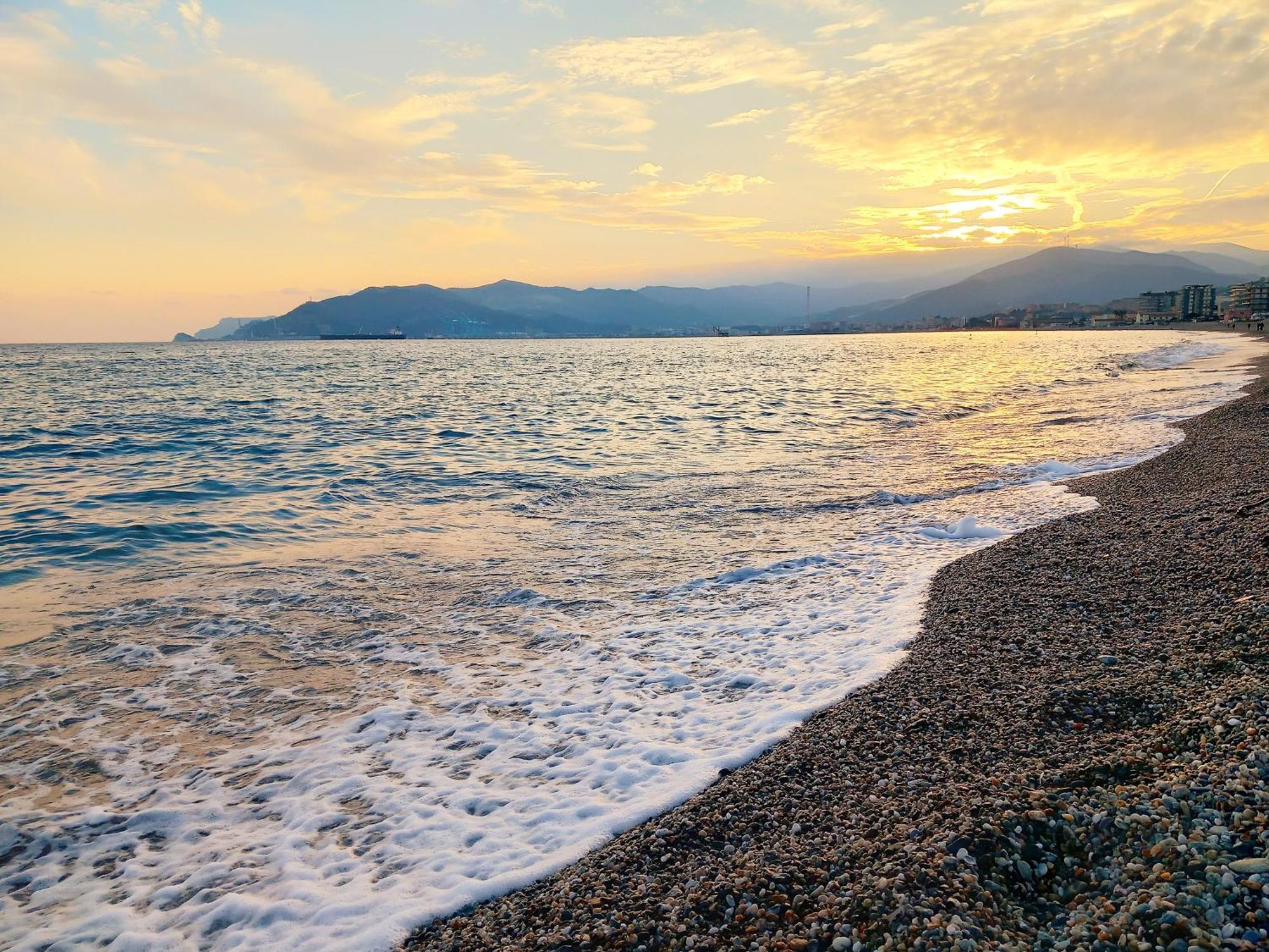 Tramonto Sul Mare - Sea Suite سافونا المظهر الخارجي الصورة