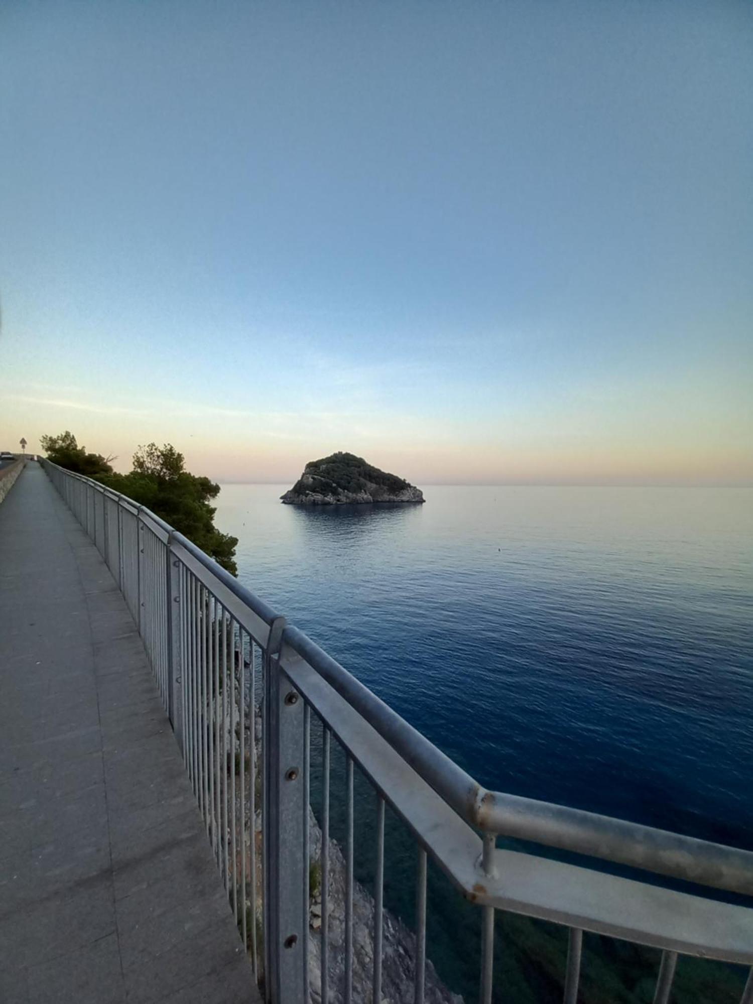 Tramonto Sul Mare - Sea Suite سافونا المظهر الخارجي الصورة