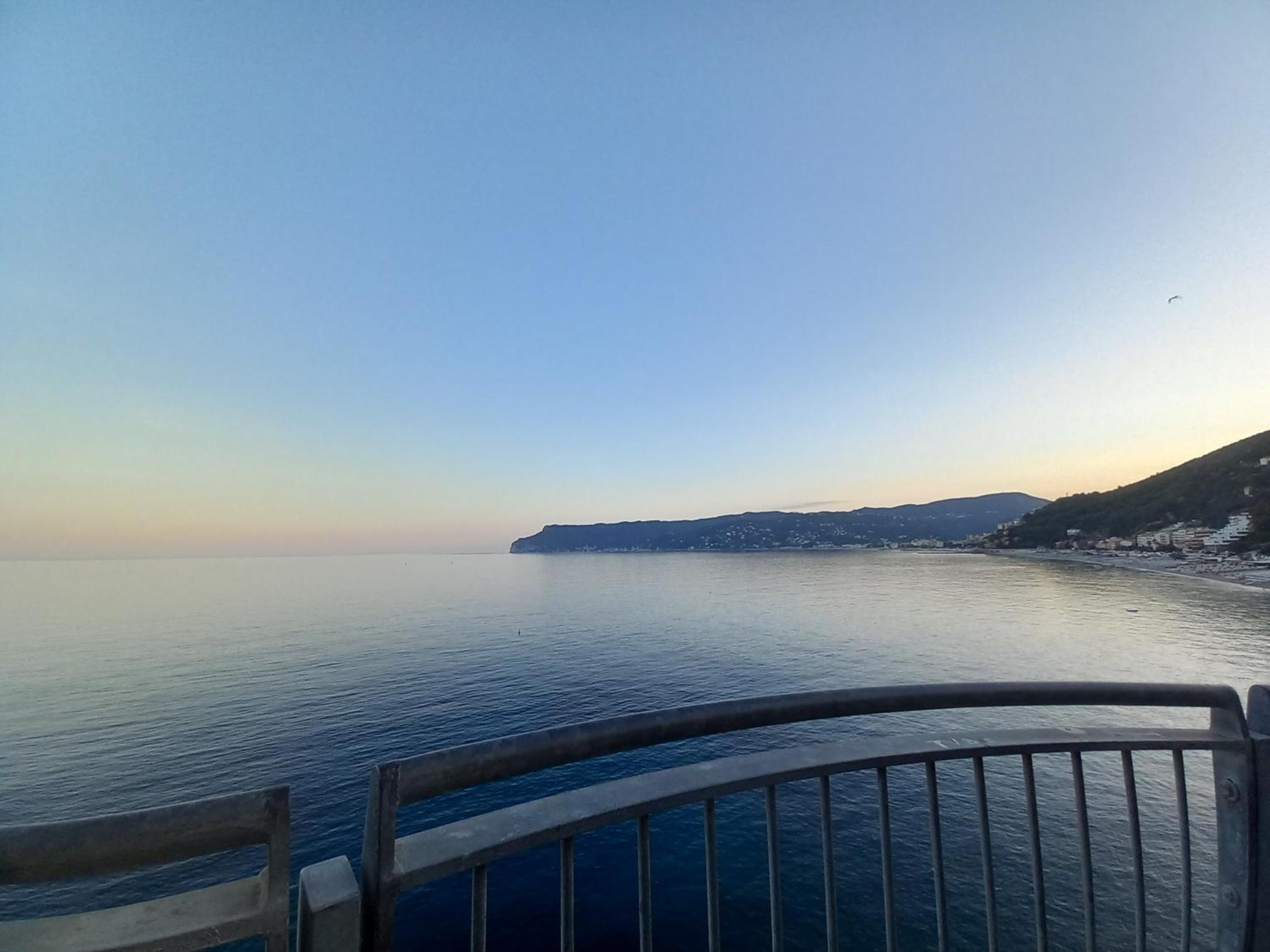 Tramonto Sul Mare - Sea Suite سافونا المظهر الخارجي الصورة